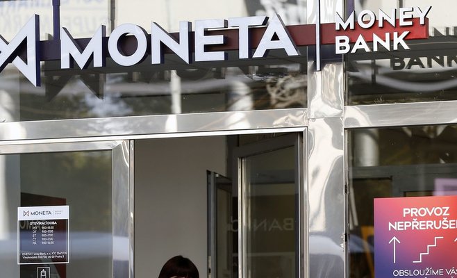 Еще два банка сообщили о перебоях в обслуживании