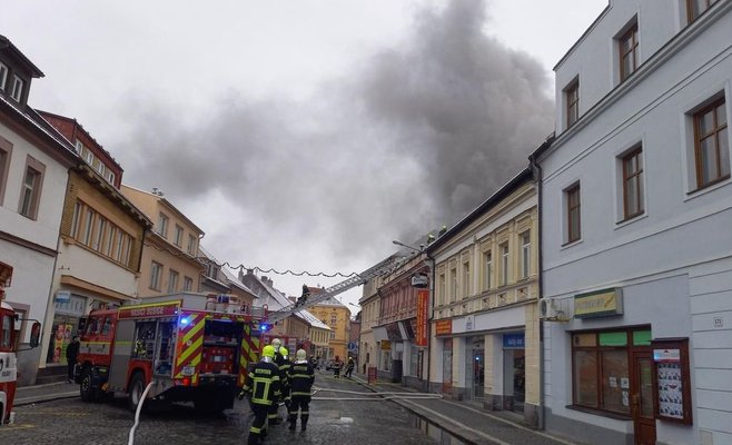 Вместо газа мужчина стал отапливать свою квартиру в Сушице дровами, что привело к пожару