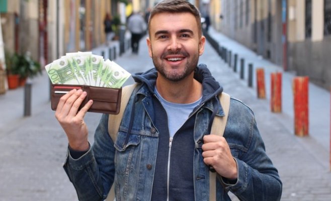 Во II квартале продолжилось снижение реальной заработной платы. Аналитики согласны с этим