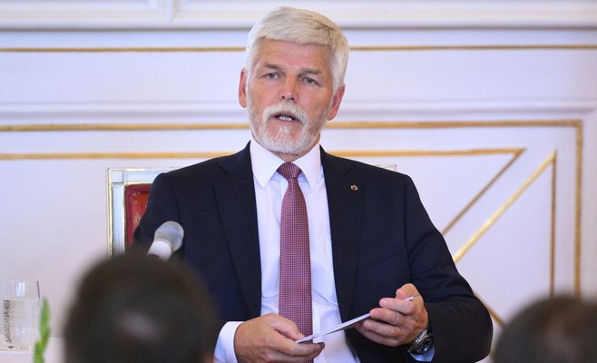 Аукцион, на котором была выставлена ручка, которой Петр Павел подписал президентскую присягу, принес 140 000 крон