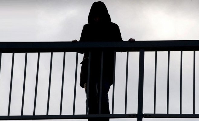 Почему растет число самоубийств? Среди причин - отсутствие доступа к психиатрической помощи