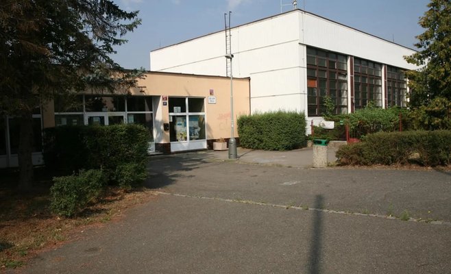 Ученик четвертого класса напал на учителя во время урока. Дело расследуется полицией и OSPOD