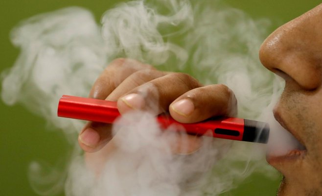 Дорогие электронные сигареты возвращают курящих обратно к табаку