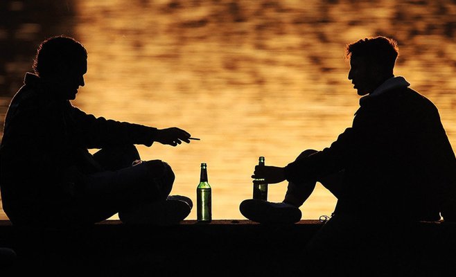 Алкоголь - это уже не круто, молодежь предпочитает принимать лекарства