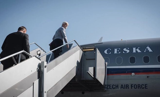 Павел отправился в США вместе с дочерью Миладой Гораковой.