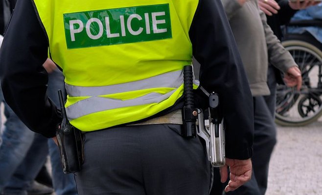 Пьяная женщина-водитель на трассе D1 надышала 2,7 промилле. В машине находилась ее семимесячная дочь