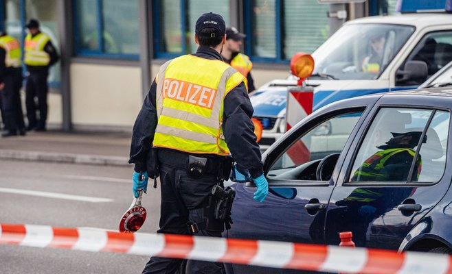 Германия возобновляет пограничный контроль. Чехи будут сотрудничать, заявил Ракушан