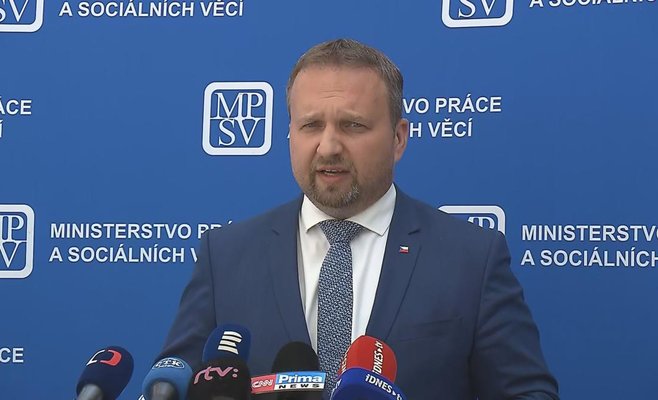 Министерство труда подготовило два предложения по январскому повышению минимальной заработной платы