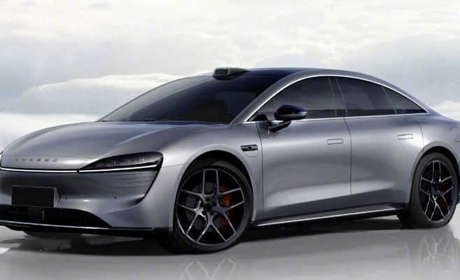 Новые электромобили, без следа телефона. Huawei представляет новые продукты