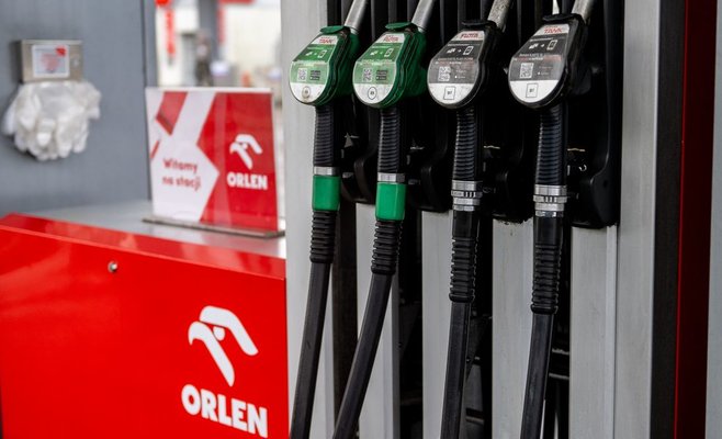 Слишком дешевый бензин. Некоторые АЗС в Польше ограничивают продажу топлива