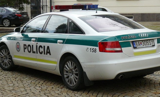 Мужчина открыл стрельбу по людям на улице в Братиславе, полиция застрелила его