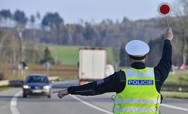 Агрессивный иностранец за рулем ругался на прохожих, в крови было 3 промилле