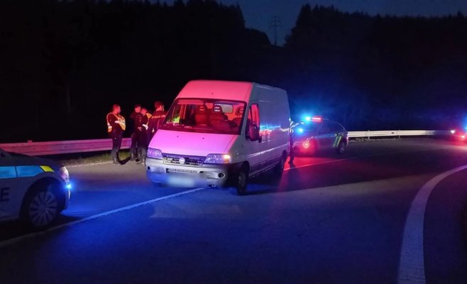 Первый день пограничных проверок. Полиция остановила несколько фургонов с десятками мигрантов