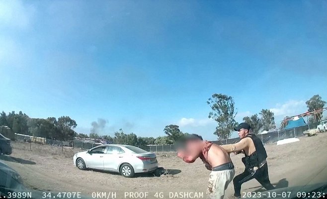 Человеческое дно: камера автомобиля сняла, как палестинец убивает в раненого, а другие грабят его