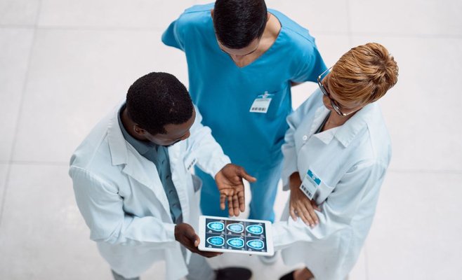 Парализованный человек снова может двигать руками благодаря имплантату в мозге