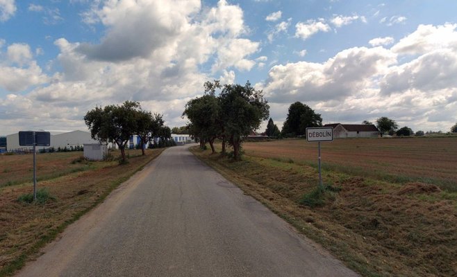 95-летний водитель не выжил после столкновения с деревом под Йиндржихув Градецом