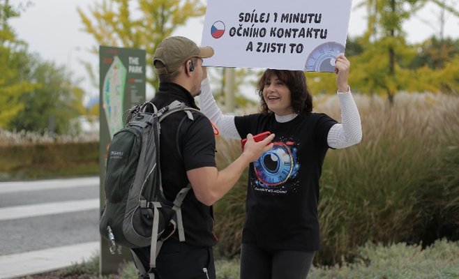 Благотворительное движение one minute - big moment набирает популярность в Праге!