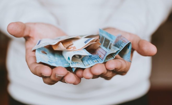 Долг Евросоюза снизился, но растет в Чехии