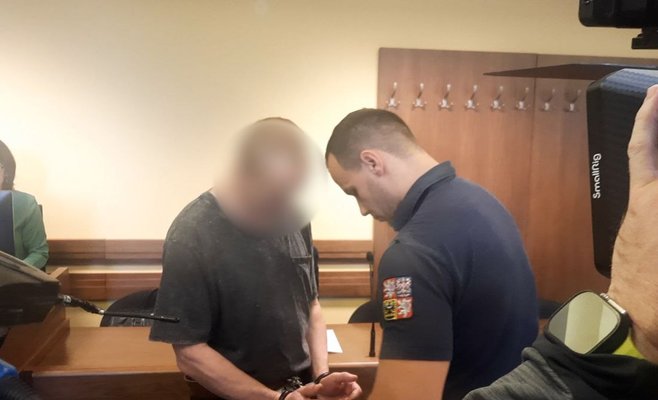 Мужчина поджег квартиру со спящей семьей. Он получил 16 лет тюрьмы