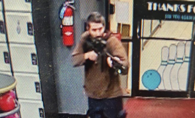 Солдат-резервист убил 22 человека в США и скрывается от правосудия: ВИДЕО