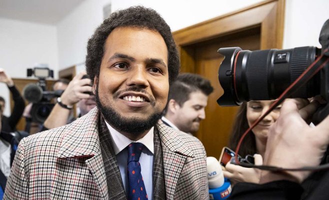 Фери признан виновным. Три года лишения свободы с обеспечением безопасности, постановил суд.