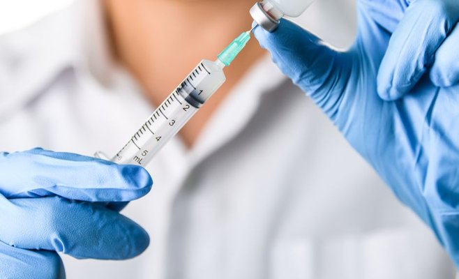 Врач не должен отказывать человеку в вакцинации. Министерство хочет ужесточить закон