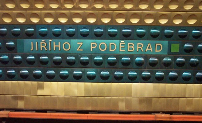 Станция метро Jiřího z Poděbrad вновь открылась через 10 месяцев. Она была полностью реконструирована