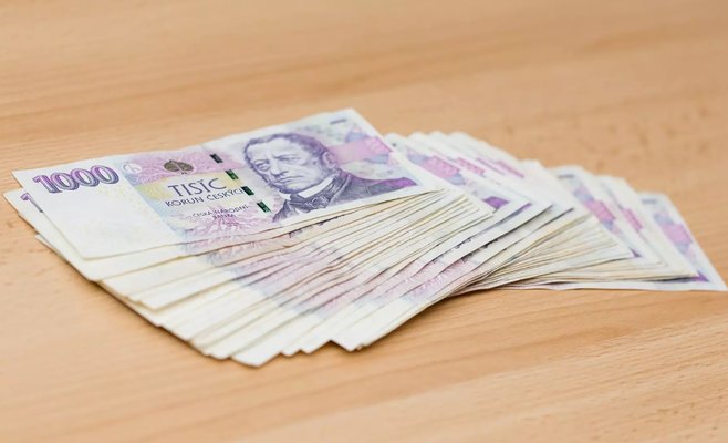 Не слишком ли мало Вам платят? Сколько в среднем зарабатывает продавец, курьер или работник склада