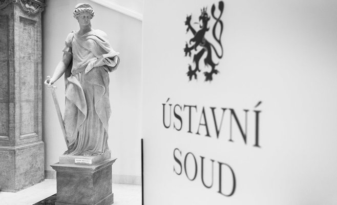 Вы приняли неправильное решение о необходимости тестов в школах, - Конституционный суд возвращает спор о Ковиде