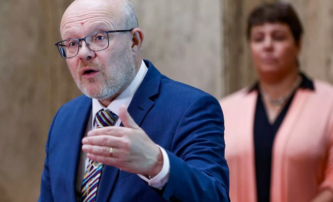 Врачи снова не смогли договориться с министерством о зарплате