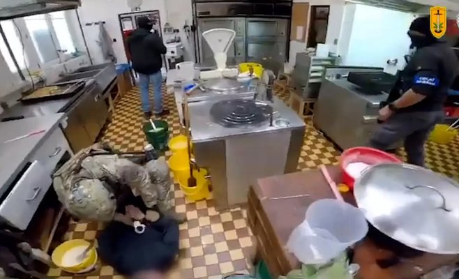 Все три поколения. Полиция арестовала семейную банду, выращивавшую коноплю