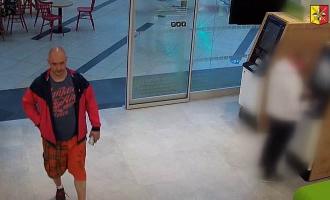 Сообщил о том, что у него в Праге украли автомобиль и кто-то пытался взять почти миллион с помощью его документов