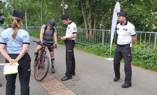 Погибших велосипедистов больше, чем в прошлом году. Напряженность на дорогах, многие водители говорят о проявлении агрессии