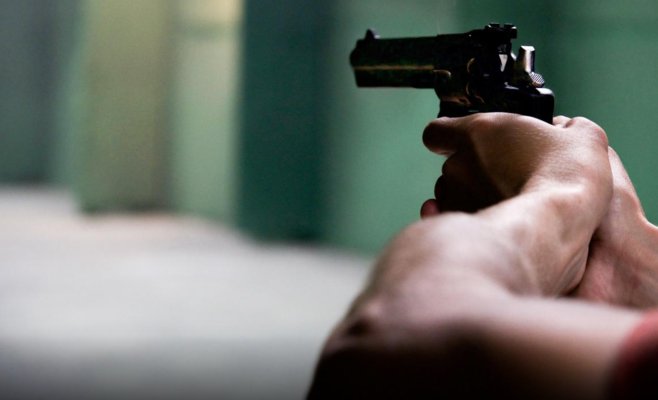 ГИБС обвиняет экзаменационного комиссара в незаконной торговле лицензиями на огнестрельное оружие