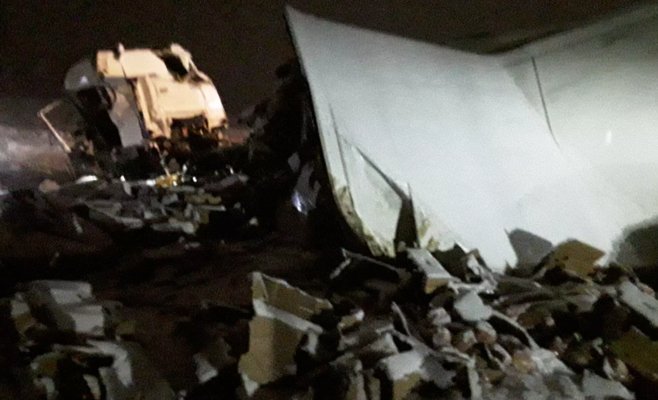 Грузовик упал с моста на D1 и загорелся. Водитель погиб