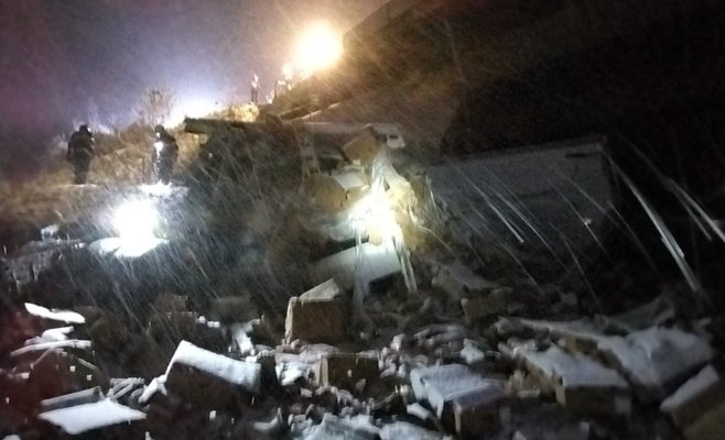 Грузовик упал с моста на D1 и загорелся. Водитель погиб