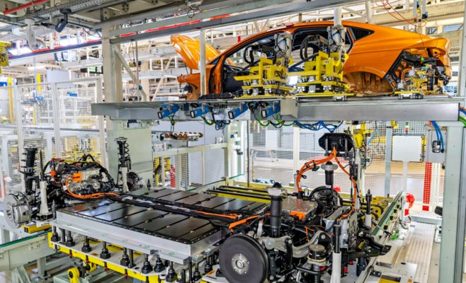За Enyaq или Tesla 3 предприниматели получат 200 тысяч от государства