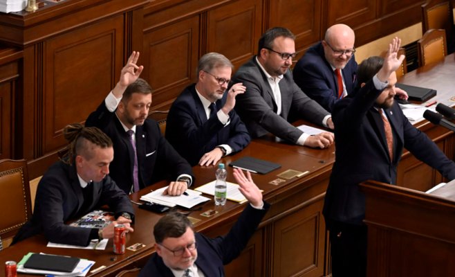 Врачи смогут работать 24 часа в сутки, одобрили депутаты