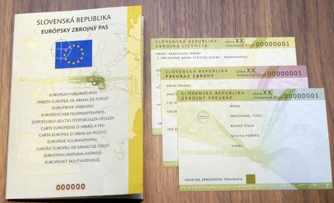 Словаки массово получают лицензии на оружие и покупают пистолеты