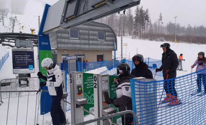 В эти выходные лыжники прокатились на самой длинной горнолыжной трассе в Чехии