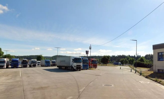 Водитель был раздавлен своим же грузовиком в Розвадове. Он не выжил