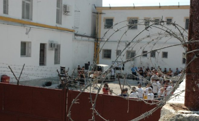 Дети заключенных часто остаются наедине с тяжелыми эмоциями и травмами. В Чешской Республике их насчитывается 40 000