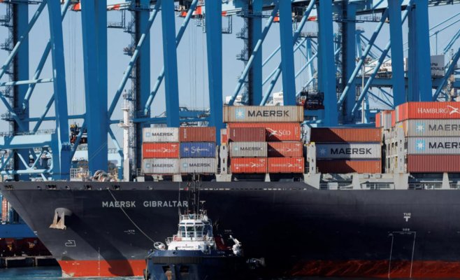 Нападения ограничили судоходство в Красном море, и Maersk больше не будет ходить по этому маршруту