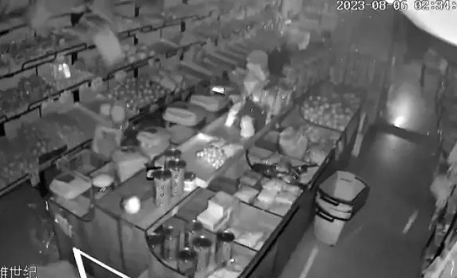 Сильное землетрясение в Китае: более 100 погибших