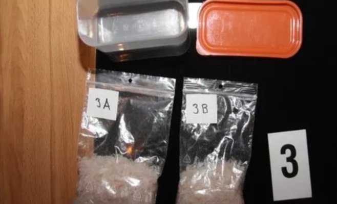 На наркотиках заработали сотни тысяч крон. Сейчас они находятся под стражей в ожидании суда.