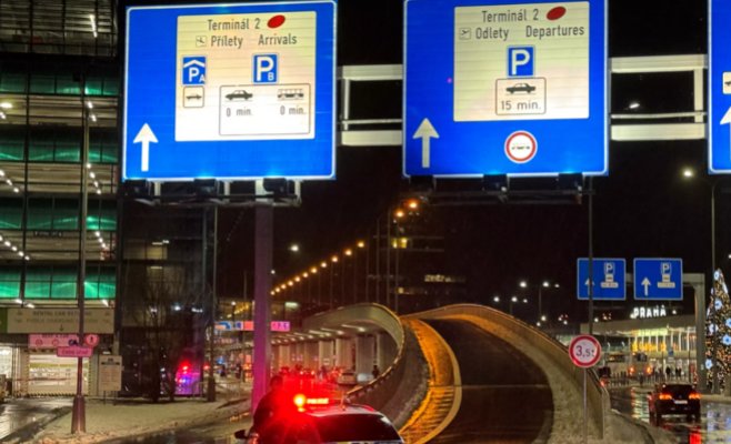 Полицейские вмешались в ситуацию в аэропорту имени Вацлава Гавла в связи с сообщением о бомбах