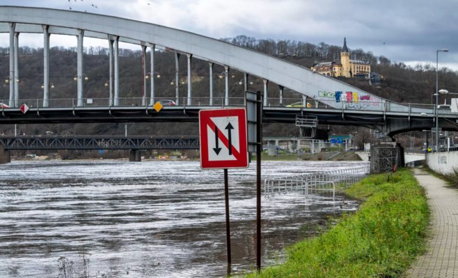 Уровень воды в реке Эльба в Дечине и Усти достиг третьего уровня