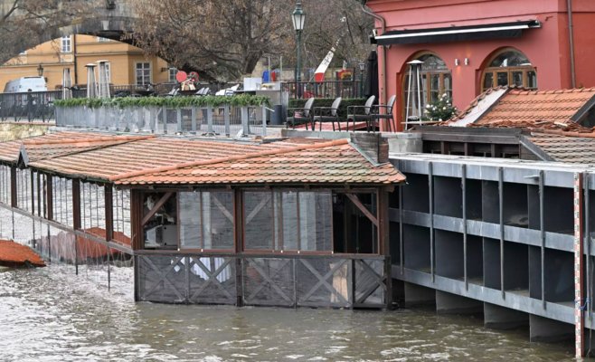 Пражские набережные останутся закрытыми