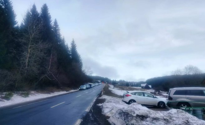 Курорты Крконоше рухнули под натиском туристов. Полиция закрыла въезд на некоторые из них.