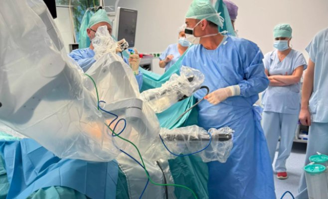 Роботы все чаще заменяют руки врачей